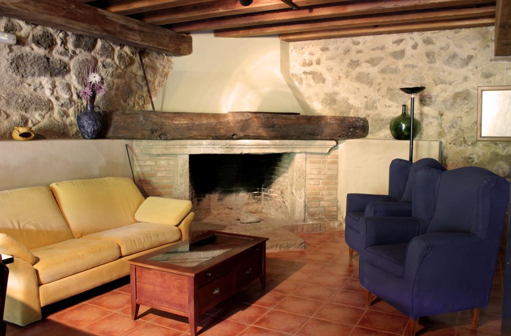 Albergue Turistico Via De La Plata Баньос де Монтемайор Екстериор снимка
