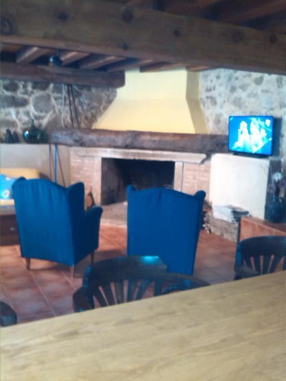 Albergue Turistico Via De La Plata Баньос де Монтемайор Екстериор снимка